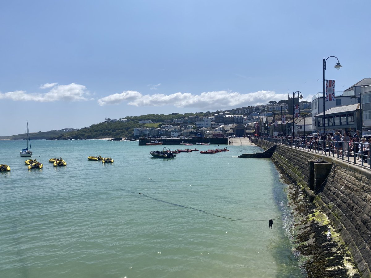 cornwall_ahps's tweet photo. The sea is a beautiful azure blue at st ives today!! #lifeincornwall #alltheblues #azuresea https://t.co/8YDvHcAS7h