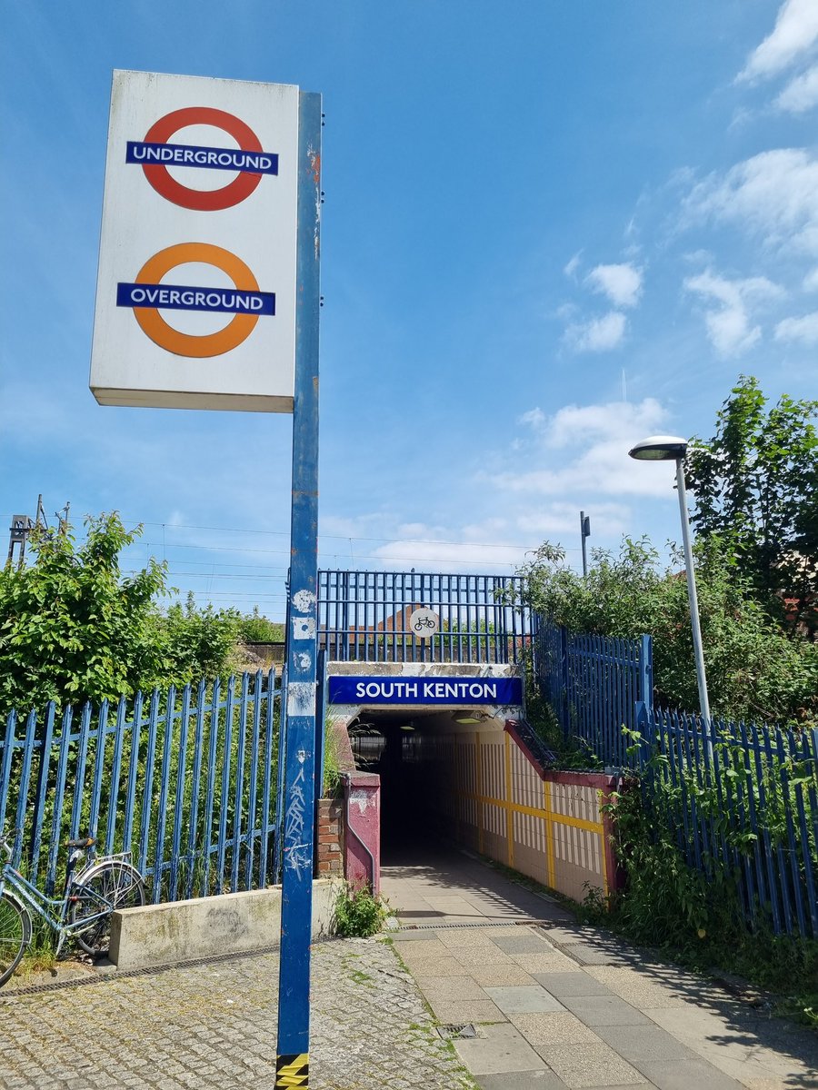 RoadsignReport1's tweet image. Filming at this underrated gem of a station - video coming soon! #bakerloo #southkenton #tube