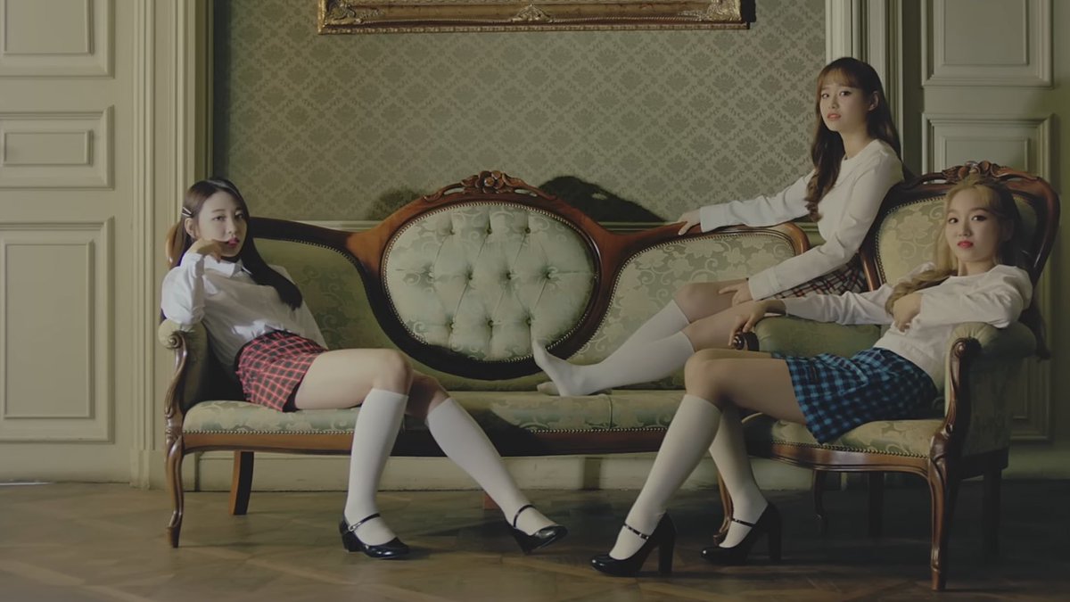 5 years ago today, LOONA yyxy made their debut with ‘love4eva’ feat. Grimes.