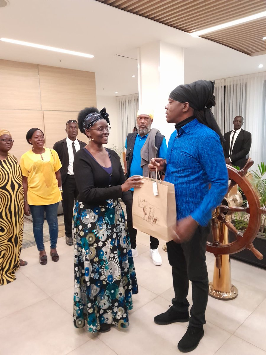 An unforgettable encounter at Sarova Imperial! The First Lady of Kisumu County, Her Excellency Mrs. Dorothy Nyong'o, met with the legendary @1RichieSpice  and presented him with a special gift. A meeting of talent and grace, bridging cultures and spreading joy. #RichieSpice