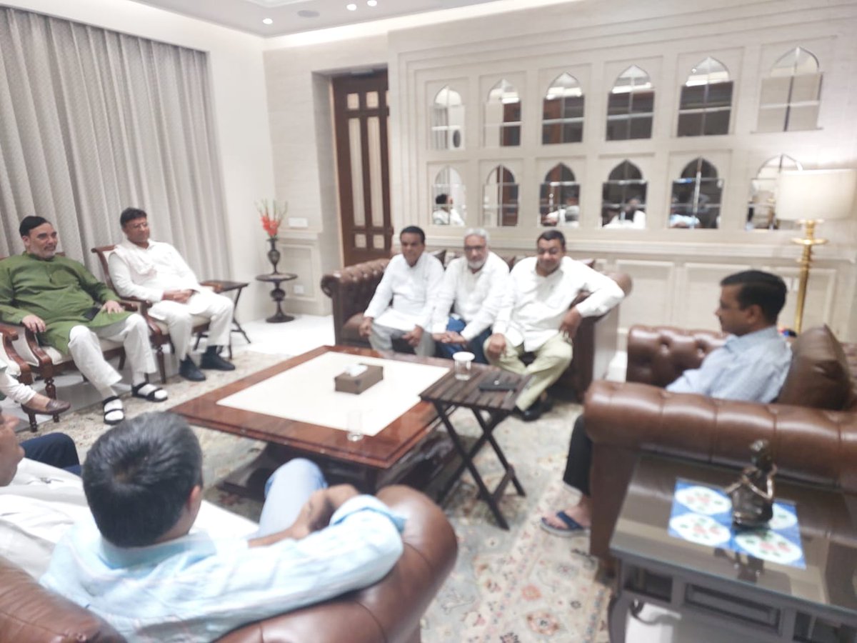anuragdhanda's tweet photo. टीम हरियाणा तैयार है| @ArvindKejriwal जी का आभार कि उन्होंने 8 जून को हरियाणा आने का न्यौता स्वीकार किया| 8 जून को जींद में हरियाणा के लोग केजरीवाल जी और @BhagwantMann जी का स्वागत करने को बेताब हैं| https://t.co/ZPOwlm7KXV