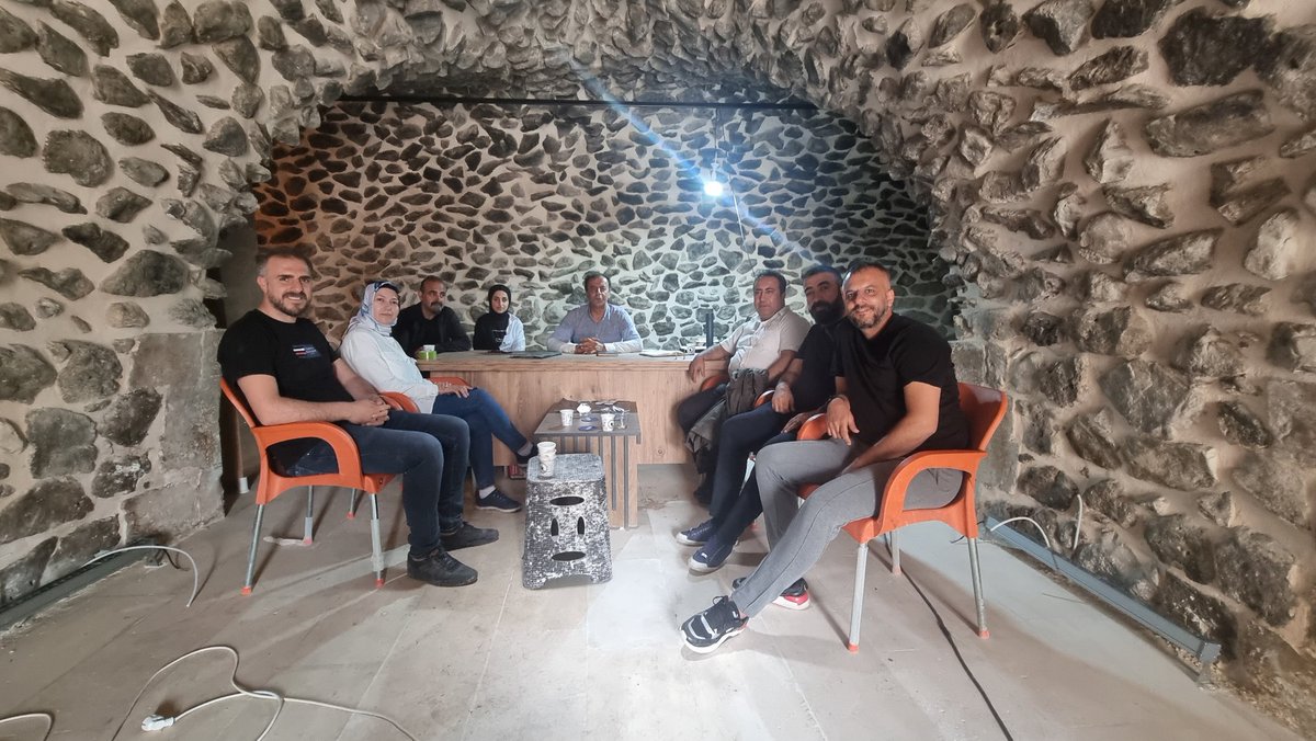 Batman_iktm's tweet photo. Batman Müze  Müdürümüz M.Cabir Alper ve Müze uzmanları ile birlikte Mor Kuryakos Manastırı'nda  gerçekleştirilen restorasyon çalışmalarını yerinde inceledik. Manastırda restorasyon  işlemleri hızla devam ediyor. @batmanvaliligi @m_ihsanaslanli @TCKulturTurizm @AlperMcabir https://t.co/ibm8rOM2BH