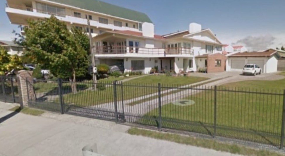 EJavierSpz's tweet photo. La mansión de la Familia Boric Font está registrada como "Estacionamiento" y no como residencia como se está usando. Con esto se logra EVADIR impuestos y pagar menos contribuciones...

PD: Información pública registrada en la página del SII https://t.co/aY69cYLoFI