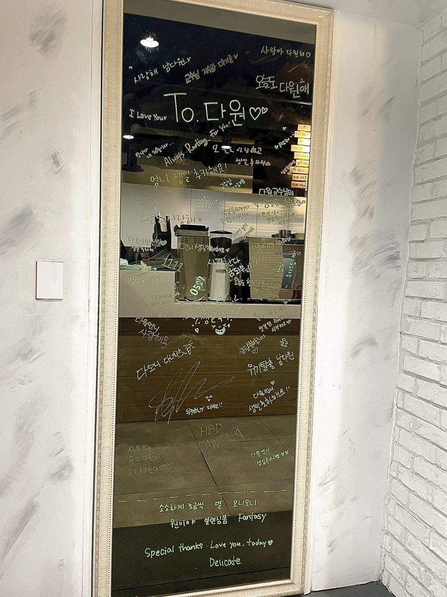 생일 카페 이벤트 마무리했습니다
방문해 주신 모든 분들 감사합니다🤍