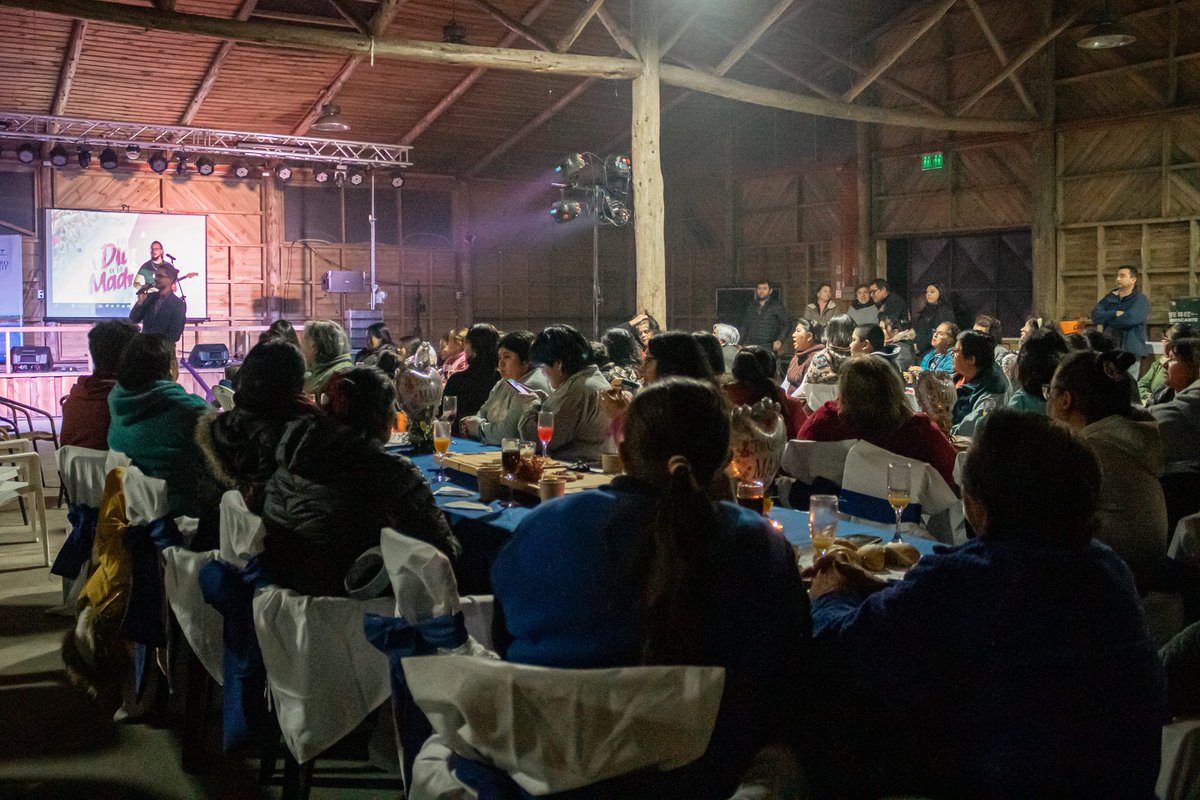 muniteodoro's tweet photo. Alegre celebración del día de la Madre en Hualpin Gracias por la cálida velada a todas las madres que participaron, cantaron y rieron con los artistas invitados
@bsantosalcalde https://t.co/PL8SHvW8U3