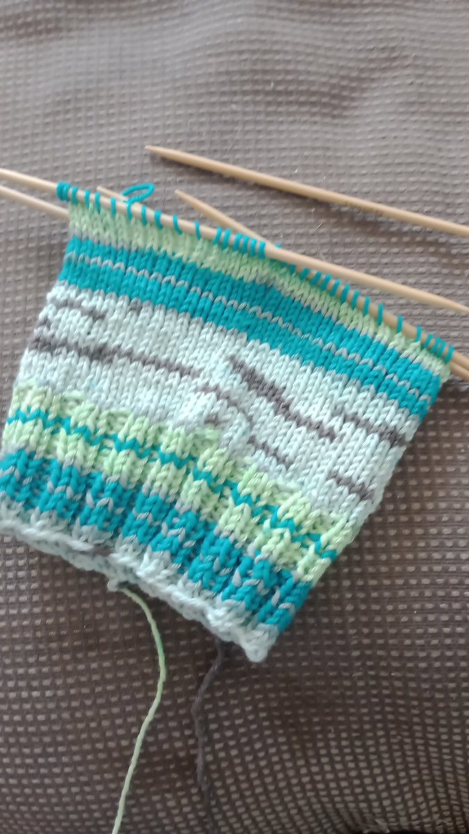 Versuch xy 🙈 #handarbeitsclub #socks #knitting