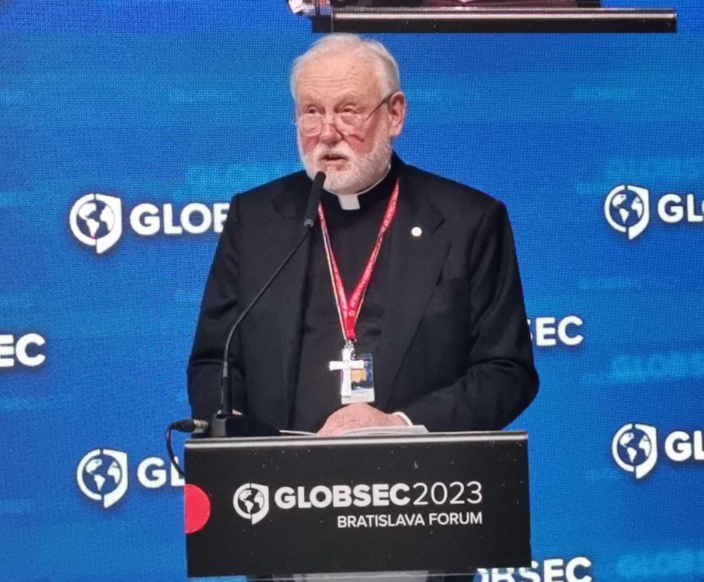 Intervenendo alla 18ma edizione di #GLOBSEC2023, S.E. Mons. Gallagher, Segretario per i Rapporti con gli Stati e le Organizzazioni Internazionali, ha ricordato che la #solidarietà è capace di rompere le catene dell’egoismo umano e di creare percorsi di #pace.