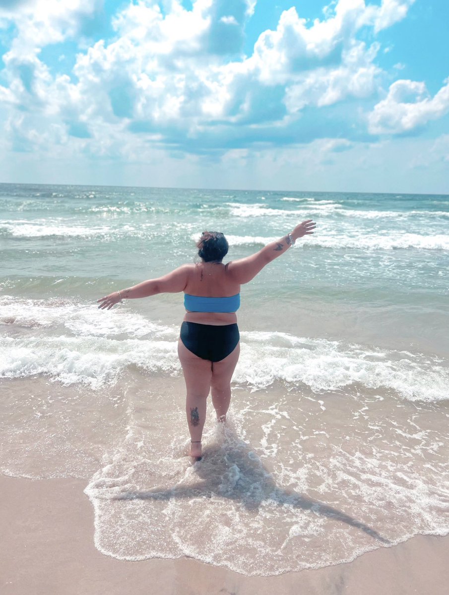 nenateach's tweet photo. Catch me by the waves ☀️🌊 https://t.co/slDot8xNIE
