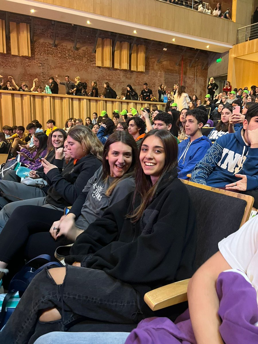 ORTArgentina's tweet photo. #OrientaciónVocacionalORT > Estudiantes de 5to. año Belgrano se inspiraron en el evento #ProvocacionLive.💡 Participaron de diversas charlas y exploraron stands de universidades y empresas nacionales e internacionales, creando conexiones para futuras oportunidades. 🔍🤝 https://t.co/gZ2wSpSQ45