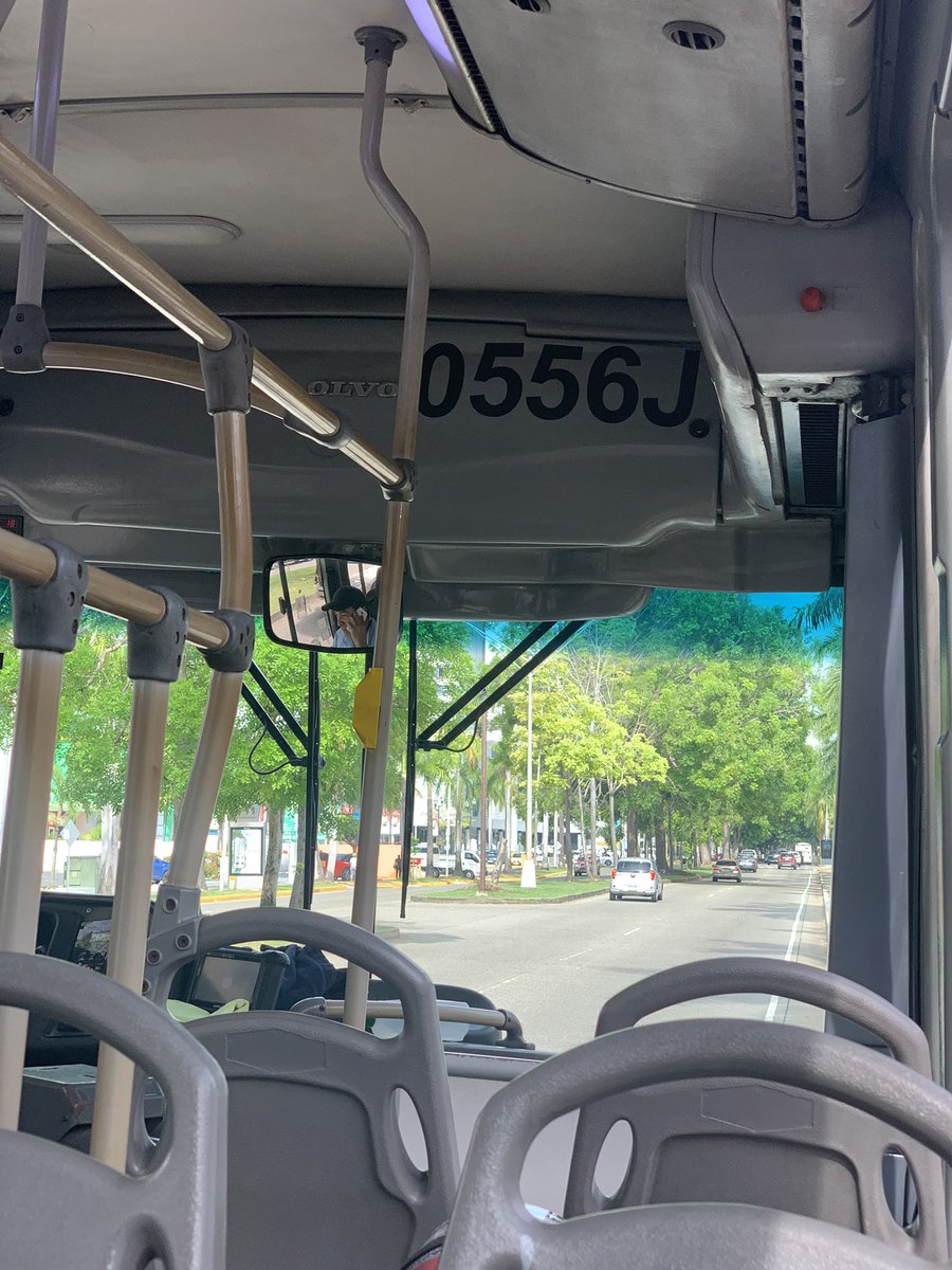 Jose38425631's tweet photo. @ATTTPanama  por más de media hora, este conductor puso atención al teléfono en vez de mirar el camino… este es uno de los más problema de los tranque aquí en Panama https://t.co/d2Km8qUhuY