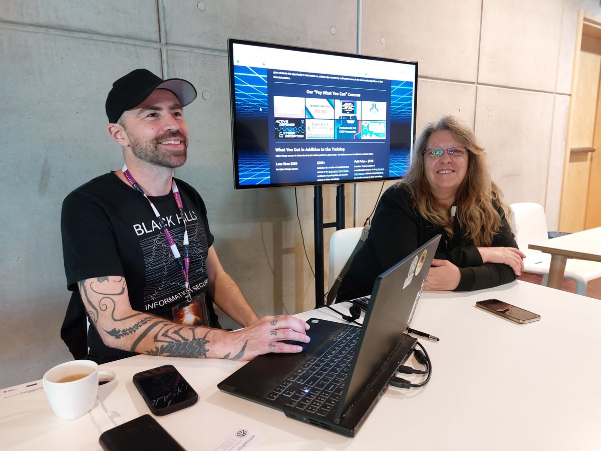 Smiling faces at #x33fcon 2023 🙂 - #redteam #blueteam #purpleteam #security #gdynia #cybersecurity