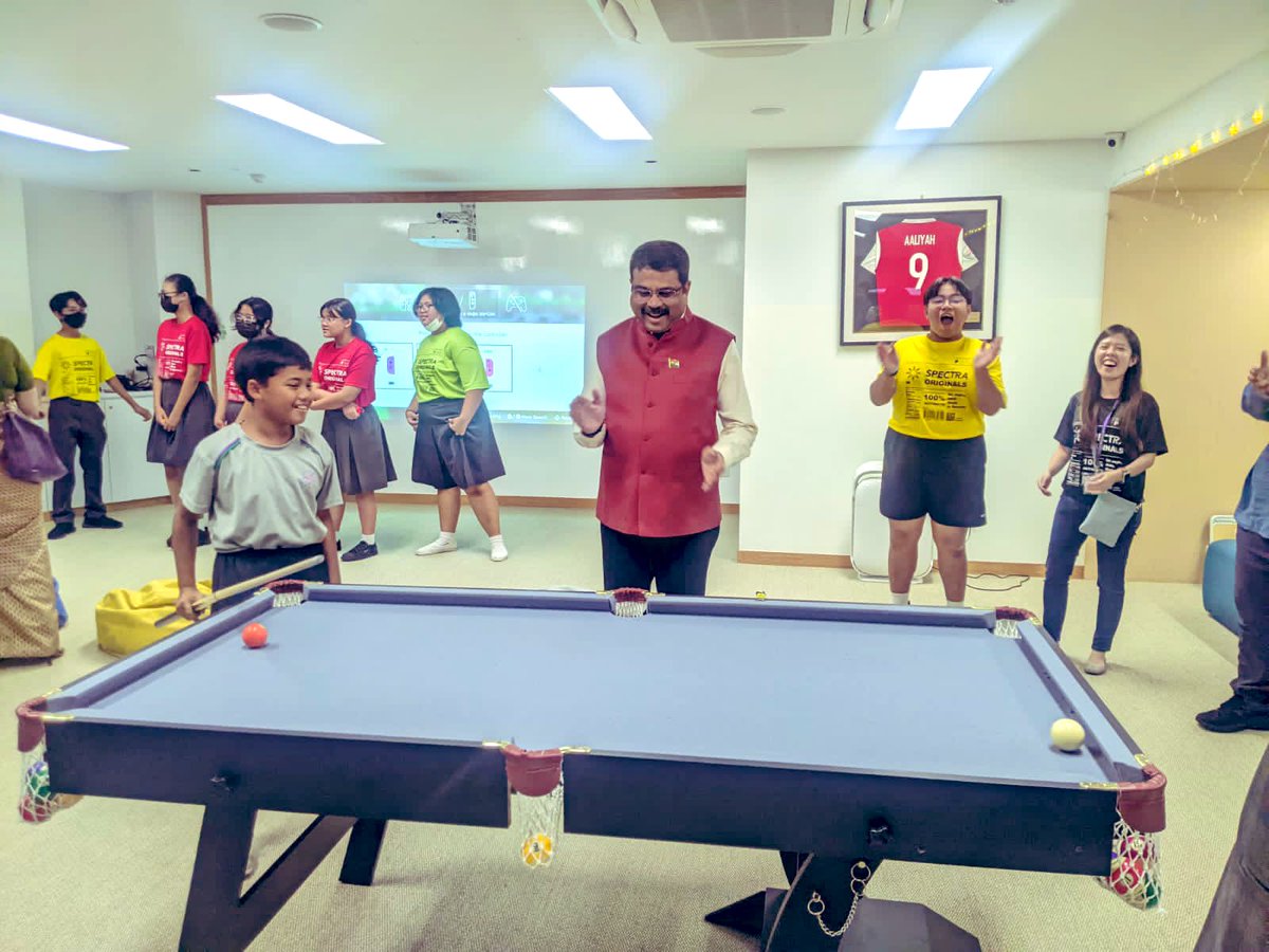 dpradhanbjp's tweet photo. Unwinding with young minds! https://t.co/PGbBpwMh9d