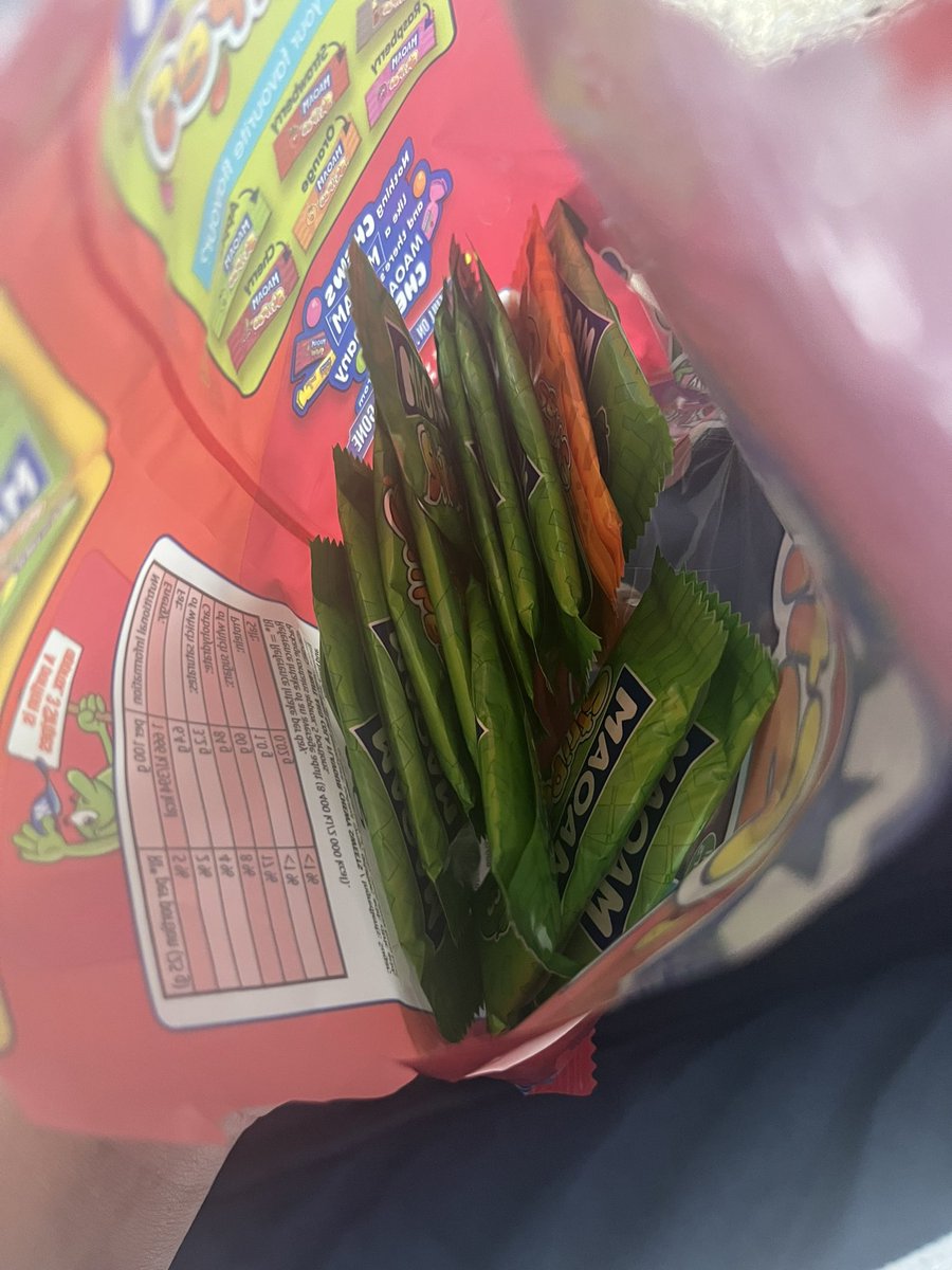 Jaim_xo's tweet photo. @OfficialMAOAM SOS, all green one orange. https://t.co/VW7JzffJip
