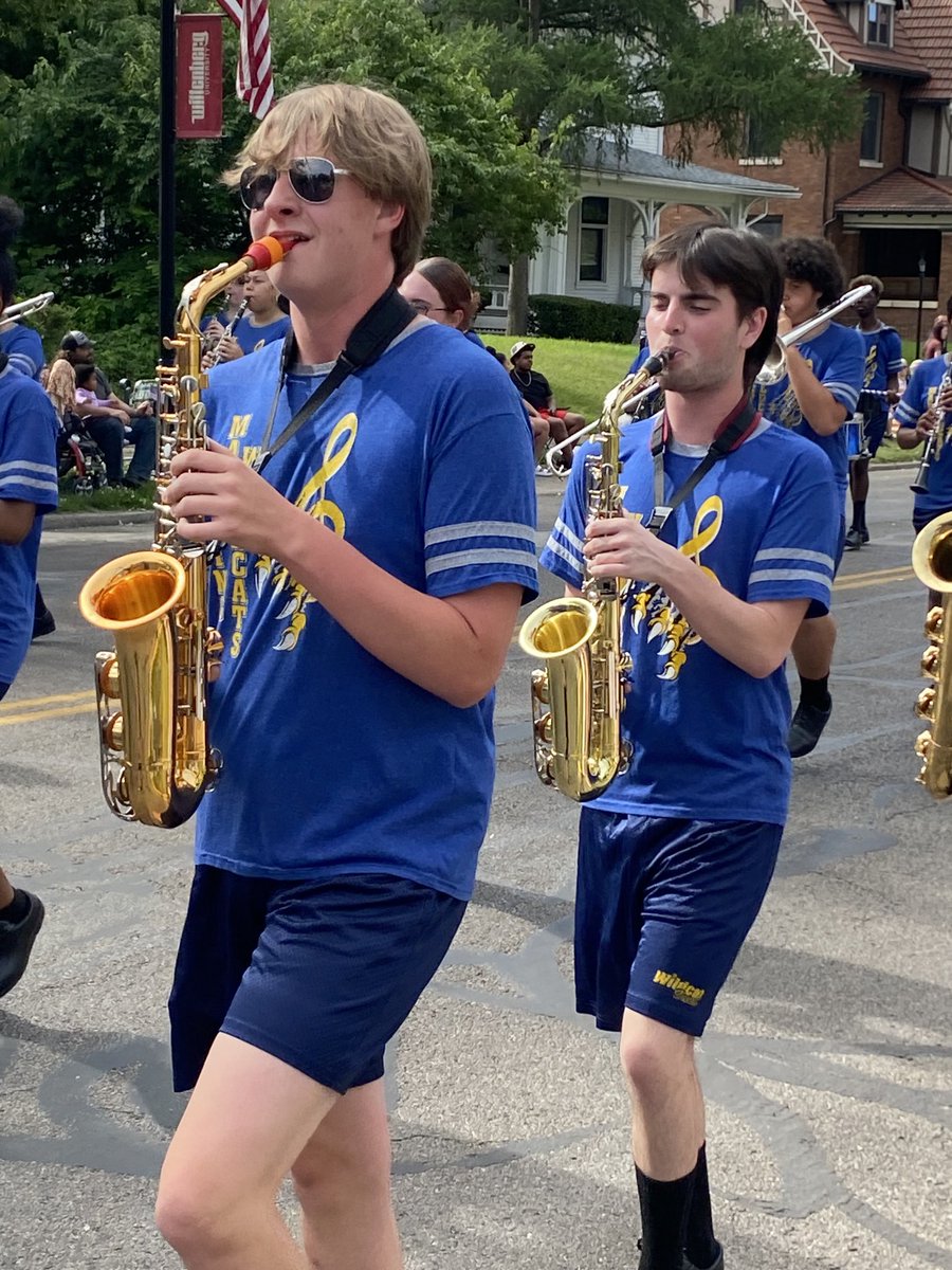 scsdohCATS's tweet photo. The Wildcat Marching Band and Drill Team did an outstanding job at the Springfield Memorial Day Parade! What a great day for the city of Springfield. To all veterans and those who made the ultimate sacrifice, we thank you for your service! https://t.co/pEeuLhx7Y2