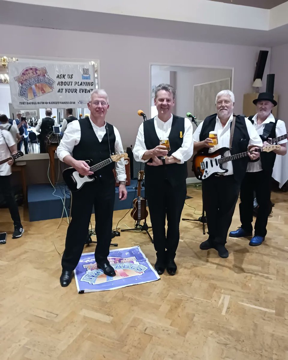 wannabes_the's tweet photo. Setting up Saturday night
#ukes
#mates
#music https://t.co/qT6kbRnHzD