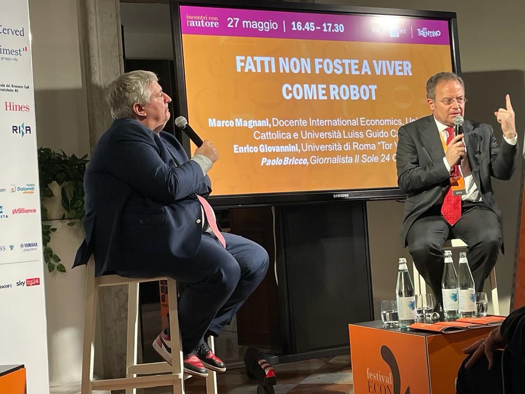 marcomagnan1's tweet image. Macchine #algoritmi e #AI supereranno l&apos;uomo? Come cambia il mondo del #lavoro ? Quali le implicazioni etiche di #innovazione e rivoluzione #digitale ? ne ho parlato #FestivalEconomiaTrento #Trento con @PaoloBricco @sole24ore @economicsfest @UtetLibri link utetlibri.it/libri/fatti-no…