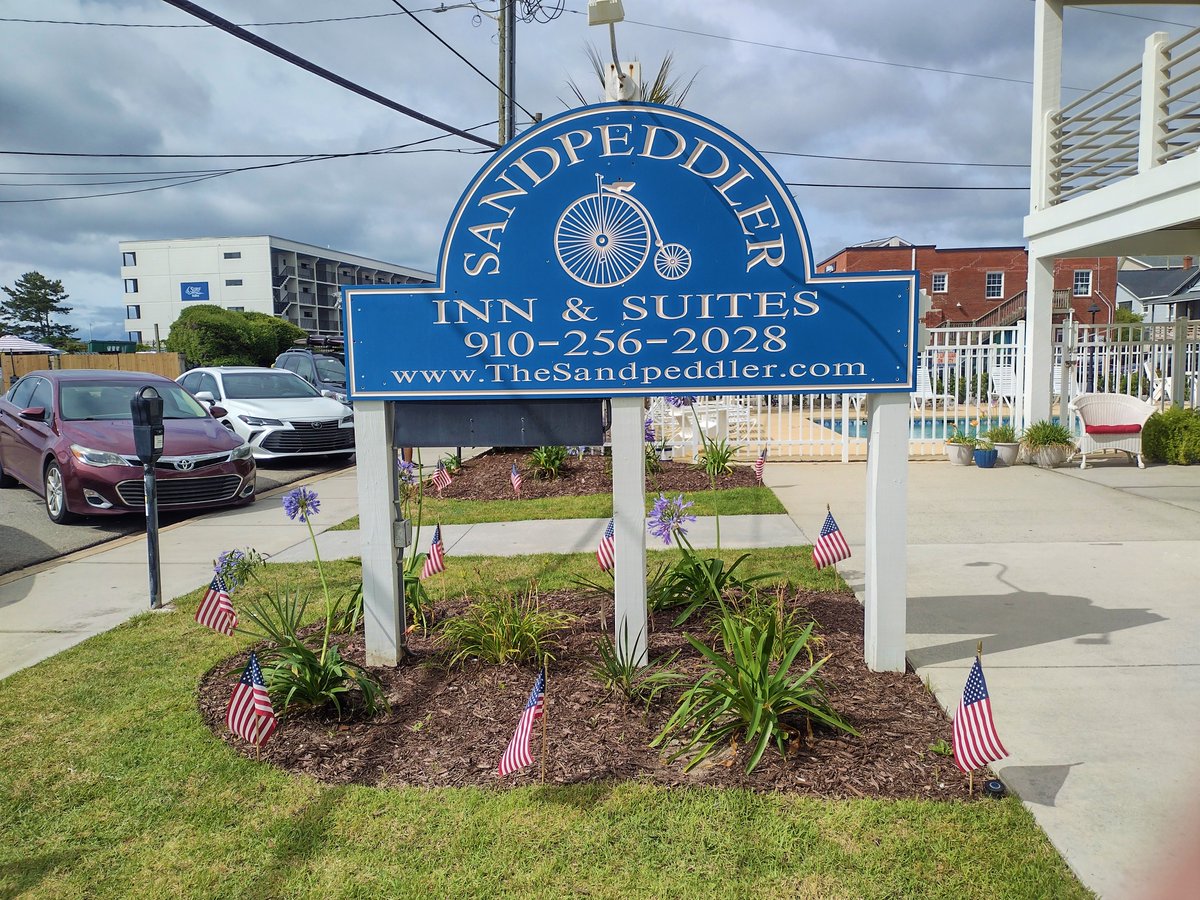 Memorial Day 2023
We honor the men and women who died while serving in the U.S. military.
#sandpeddlerinn
#wrightsvillebeach
#USMilitary