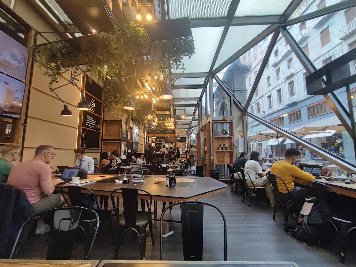 オシャレカフェ
携帯置けるトレイかわいい https://t.co/D2VFVPY03N