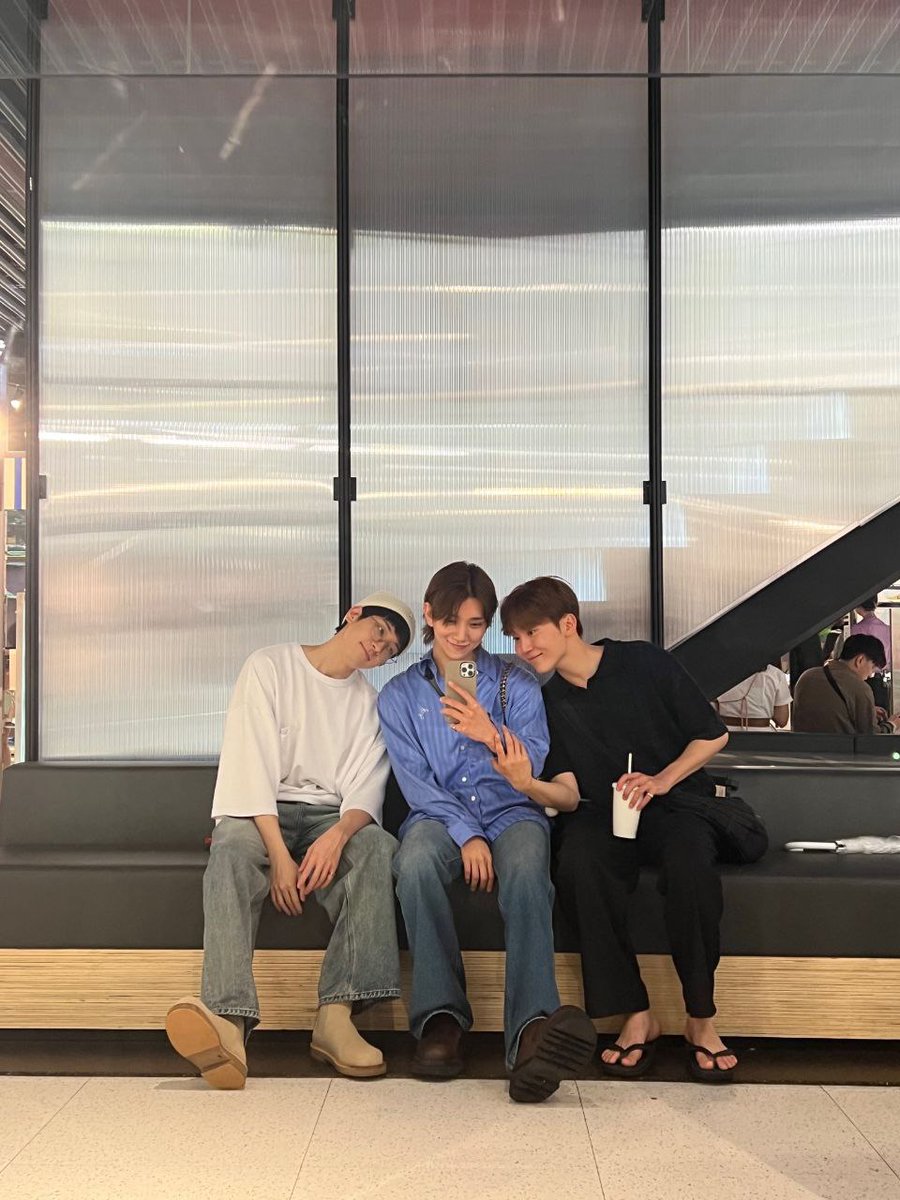 SL_Carat_Land's tweet photo. #JOSHUA WEVERSE
230529_∆

🦌 : 1+1+1+1 [Laughing]

#SVT_UPDATE 
#SL_SEVENTEEN 

©️SL_CARAT_LAND https://t.co/9lTQKH9StY