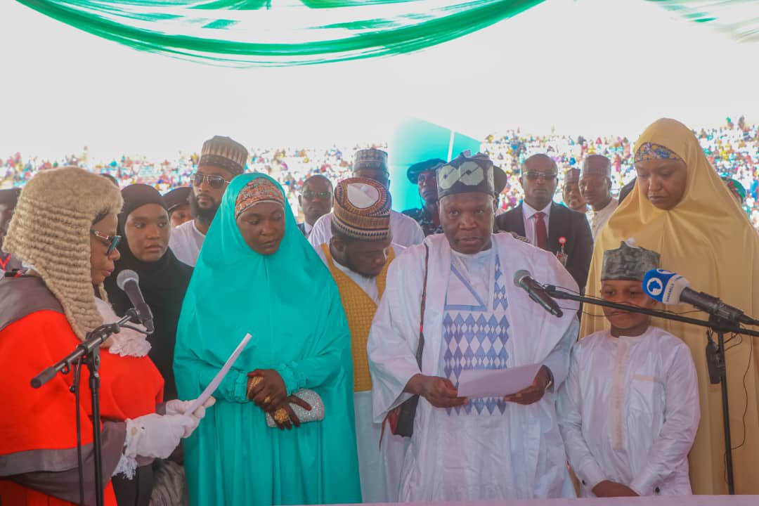 IsmailUMisilli's tweet image. Governor Inuwa Takes Oath To Begin Second Term In Office

...Says "We’ll Bequeath A Better Gombe  State That Will Become A Source Of Pride To Future Generations And A Model To The Rest Of The Country"

...Gives Account Of Stewardship In Last 4 Years 

Gombe State Governor…