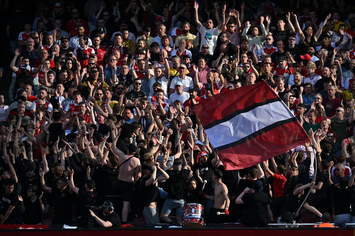 gabimartinelli's tweet photo. Thank you Gooners. Home and away this season you’ve all been amazing. 

All the messages of support when I signed my new deal, the cheering in the stadium. I love it. 

I’m proud to call this place my home.

Enjoy your summer. We’ll be back next year ❤️ https://t.co/a9AFx1ytt2