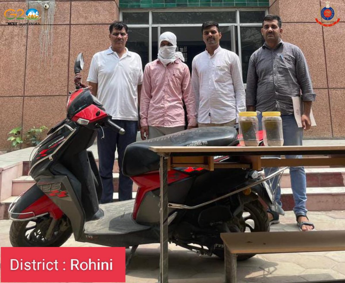 Under operation #PARAKRAM,
staff of AATS #RohiniDistt arrested 01 snatcher/BC Vikram. 02 stolen mobiles &amp; 01 stolen scooty recovered. Previous involved 06 criminal cases.
#OurMottoSafeRohini
#DelhiPoliceCares
<a href="/DelhiPolice/">Delhi Police</a> 
<a href="/CPDelhi/">CP Delhi #DilKiPolice</a>