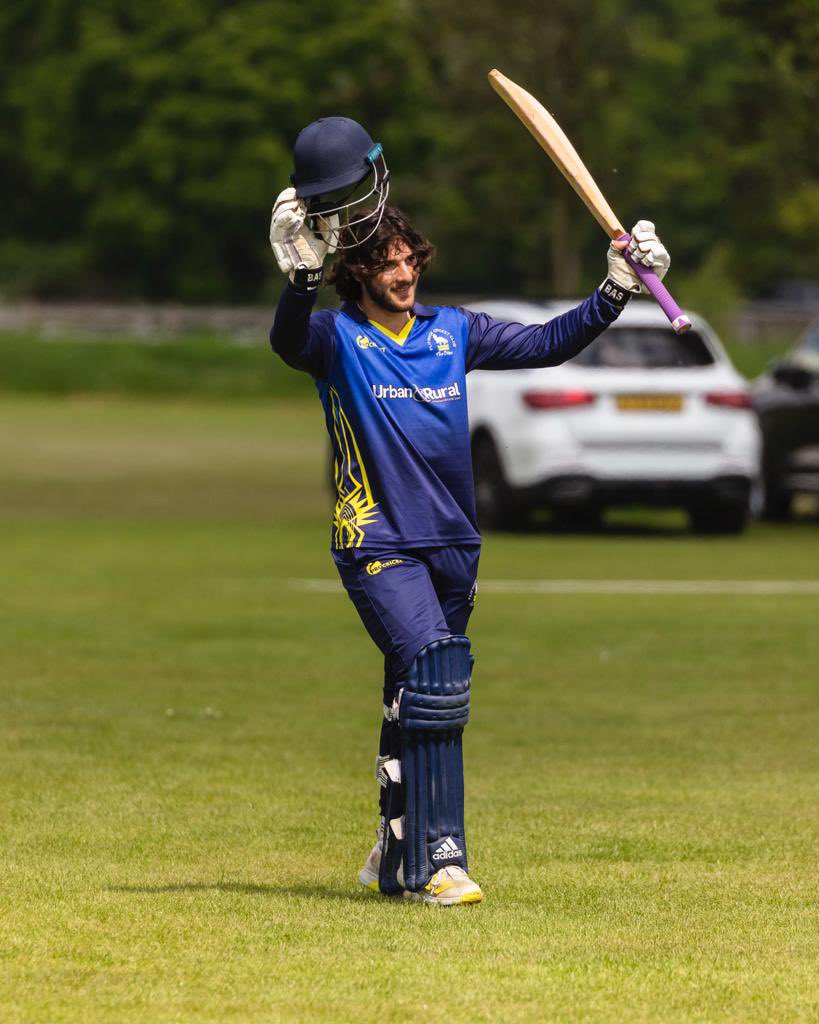 FlitwickCC's tweet photo. Another big 💯 yesterday from Nabil Moughal in the @BedsLeague win over @c_caldecote
163 off 128 balls, tidy stuff! 👏🏻👏🏻
https://t.co/UcAMRBRvaG
#goodsigning 👍🏻
#hatesbatting 🏏 https://t.co/I8KZzfdotx