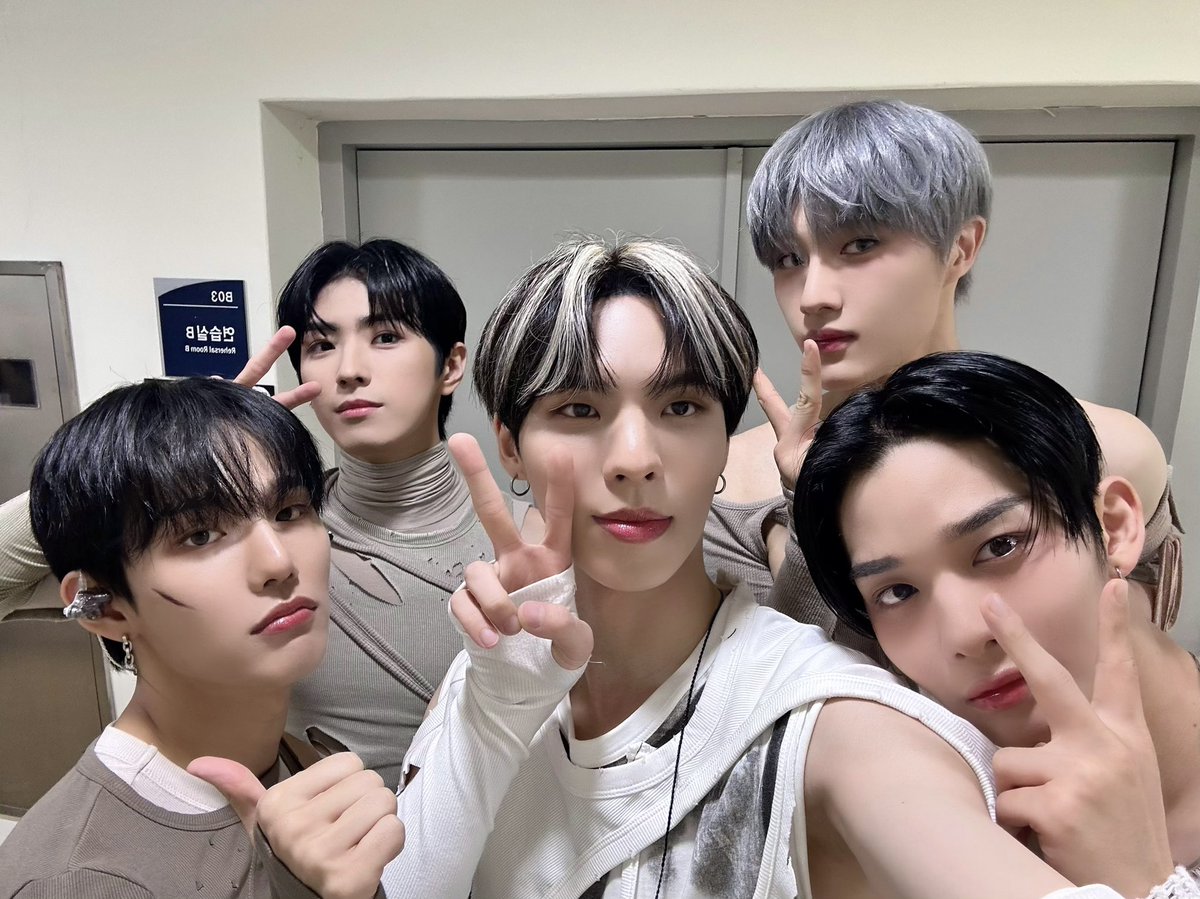 울아엑 깊이 들이킬 준비됐나 픽스들!
오우예〰️씨(아이엑스커)몬〰️🩵

#CIX #씨아이엑스 #BX #승훈 #배진영 #용희 #현석 #OK_Episode2 #ImOK #SavemeKillme