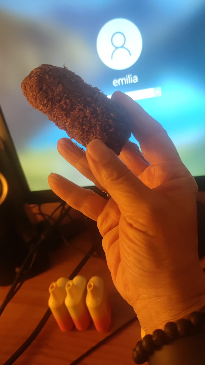 EmiliaUA's tweet photo. Siiii...puoooooo...fareeeee!
Uscita dal mio studio, girato l'angolo, la signora mi ha detto: tre minuti ed è pronto il supplì
Capirai, oggi ho fatto brunch alle 11:00 con un caro collega e sono in piedi e al lavoro dalle 05:30
SU!
E' scattata la challenge #suppli...correte! https://t.co/N1IDULF0RF