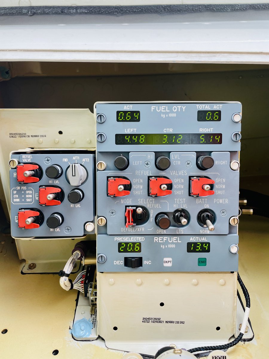 tweetpratikm's tweet photo. C-Roll small difference in the Fuel panel, depicting the 3ACT’s. Parked next the whaleJet emirates A380.
#vistara #airbus #a321Neo #lifeontheramp #cfm #leap1a #mauritius #UK242 #VTTVG #emirates https://t.co/nftQSgNpn6