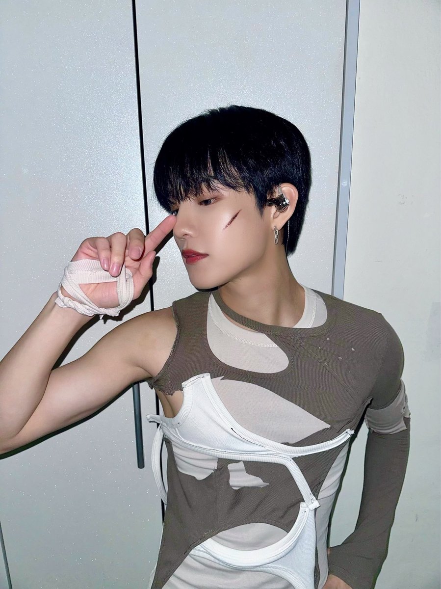 CIX_twt's tweet photo. 다치지 말고 행복한 추억 만들자 우리 화이팅

#CIX #FIX #승훈 #김승훈 #내편들 #내뽀뽀들 #KIMSEUNGHUN #SEUNGHUN #スンフン https://t.co/ywpCo3sFwy