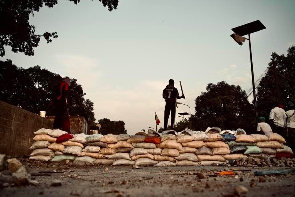 moussa_ngor_'s tweet image. Que ceux qui sont à Diamniadio bloquent l'intersection. De là, toute la circulation routière du Sénégal sera paralysée.
#Ziguinchor_bravoure
#Free_Senegal
