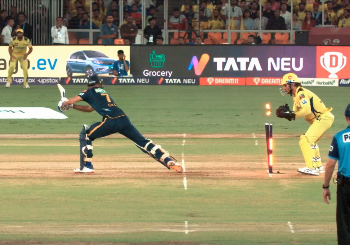 ipahul's tweet photo. Ek tha jo wicket ke peeche se match badal deta tha! 🥰#GTvCSK #IPL2023Final #MSDhoni𓃵 https://t.co/x9aa5NqcJH