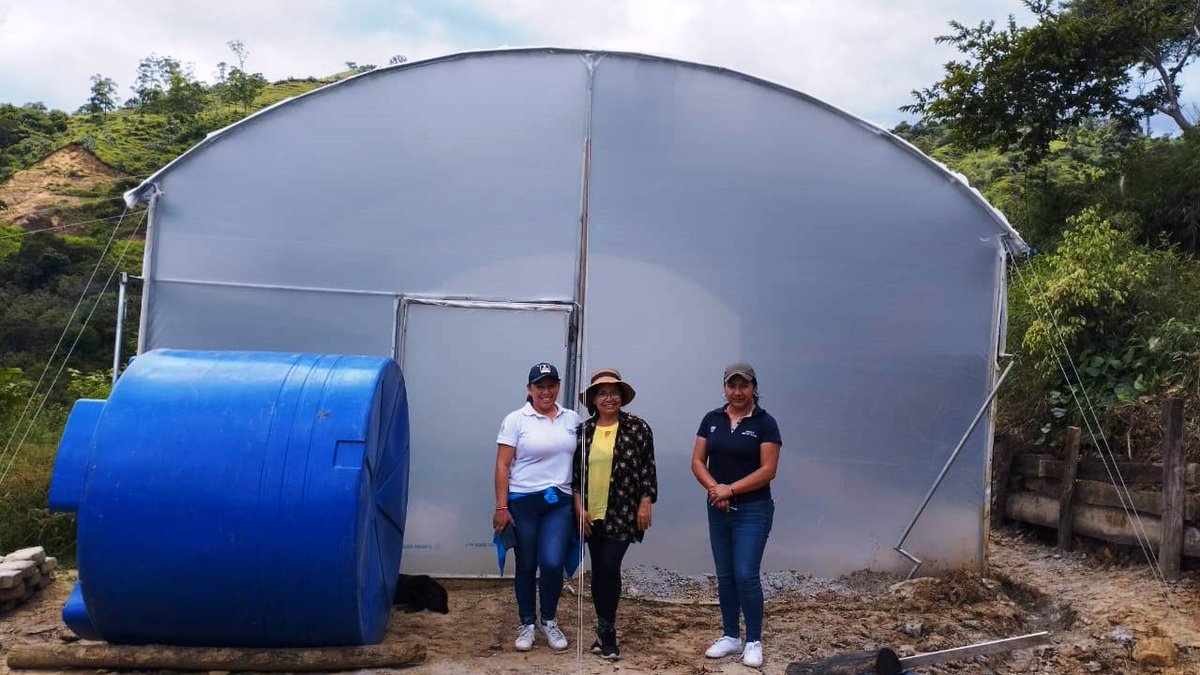 Agricultura_CZ7's tweet photo. #Loja | A través del equipo técnico del Proyecto #PIATER se realiza seguimiento y capacitación a productores cafetaleros del cantón #Quilanga 📍 en temas de cosecha y postcosecha de café.

#TrabajamosPorElCampo https://t.co/KG4p99Sy5O