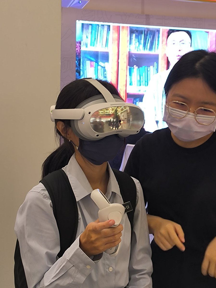 Minci0229's tweet photo. I'm glad to have the opportunity to visit KL International Book Fair 2023. Undoubtedly, the advancement of digital media is very important for education and social development. Just like this book fair, in order to give visitors a better experience, VR and projector are used. https://t.co/Fv1PXyYCNB