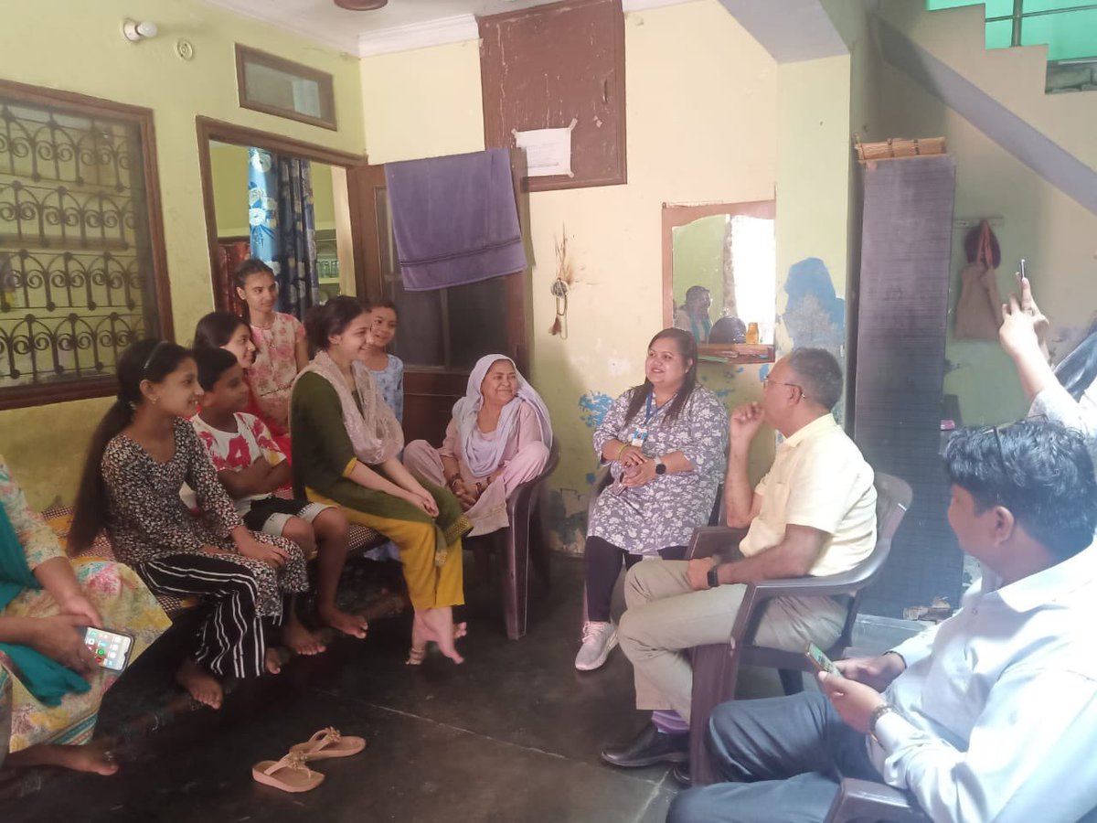 SARD_1996's tweet photo. The Worldreader delegation visit to Sard supported cluster at Fakeerpura in Moradabad to see the impact of BooksmartApp introduced by Worldreader for reading proficiency. #booksmartapp #Worldreader #readingcommunity #readingproficiency #dpomoradabad #Moradabadnews #partage https://t.co/F7XZV43vmU