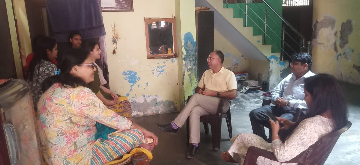 SARD_1996's tweet photo. The Worldreader delegation visit to Sard supported cluster at Fakeerpura in Moradabad to see the impact of BooksmartApp introduced by Worldreader for reading proficiency. #booksmartapp #Worldreader #readingcommunity #readingproficiency #dpomoradabad #Moradabadnews #partage https://t.co/F7XZV43vmU