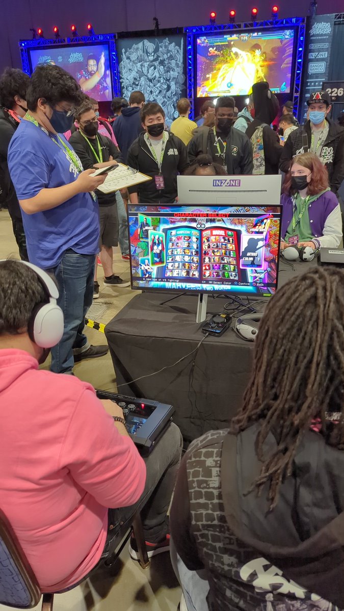 YinChipz's tweet photo. Got to meet my favorite commentator and player for #UMVC. @IFCYipeS for always bringing people in and keeping it hype everytime and @RayRay19wun being one of the reasons I picked up magneto. Glad I came to watch support @GQDang @CBK515 @Camtendo #CB2023 #ComboBreaker2023 https://t.co/aAORLL0rfz