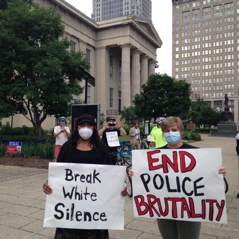 Seasoned4u's tweet photo. May 29, 2020 was significant. We knew we were not going anywhere. The police and administration refused to comply even though we knew #LMPDisGuilty. Every day during the #JusticeforBreonnaTaylor Movement at #InjusticeSquare, we all wore tee shirts with a message. Although there were some agents and fakers, those shirts helped us identify our people. I don’t know about y’all but I got a big bin full of social justice tees next to my bed. It grew so much in #2020. My husbands and kids collections grew too. If you know me, you know I don’t wear a lot of branding but I will rock a tee with a message:-) From #StandwithBlackWomen to #BreonnaTaylor to #NoMoreNoKnocks to #BlackLivesMatter to #TheBailProject to #GeorgeFloyd to #100DaysatInjusticeSquare, there was a shirt to take you there. Please share your favorite quote, memes, pictures, shirts from 2020 and beyond here or at https://t.co/wfcQ0bwXFp
#memorialday #memorialdayweekend #MondayMotivation #endpolicebrutality #endgunviolence #endthestigma #mondaymood❤️ #wedeservebetter #wegettheretogether