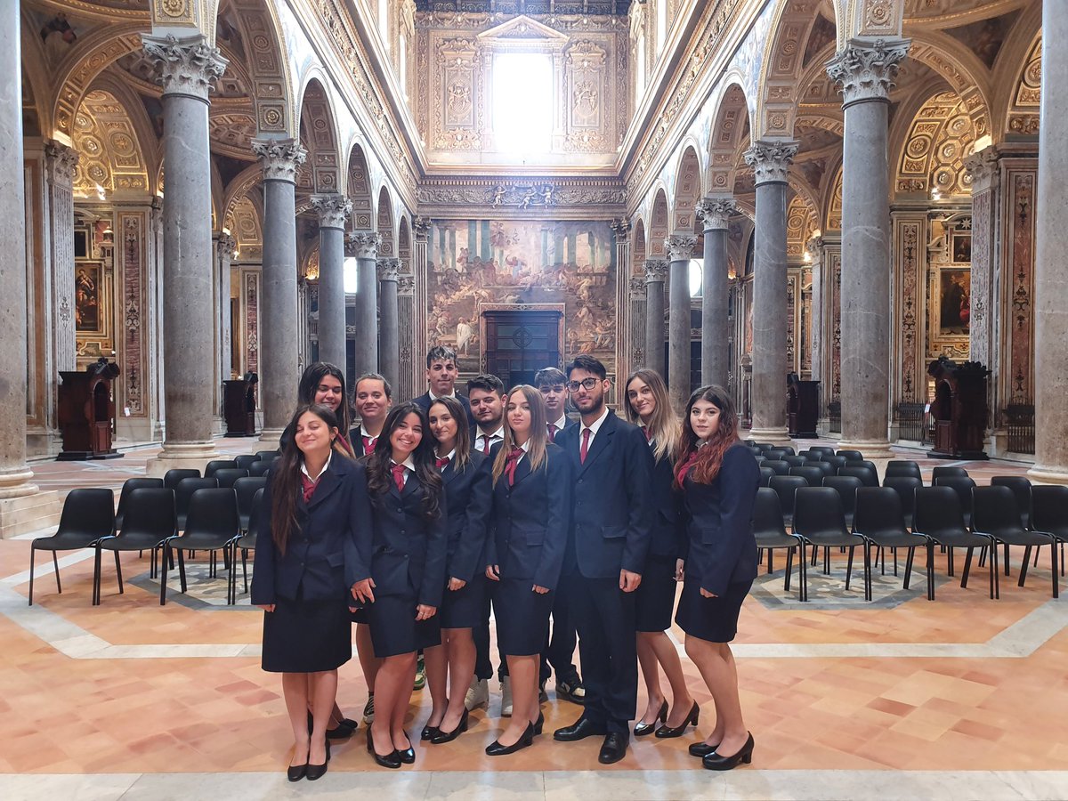 bcm_girolamini's tweet image. Ultimo #ciak per "I Girolamini in pillole": oggi si è conclusa l'esperienza biennale con i ragazzi dell'I.S.I.S. "Caruso" di Napoli. Complimenti alla V E per l'impegno profuso in questi anni e per l'entusiasmo che non è mai venuto a mancare 😊👏👏👏