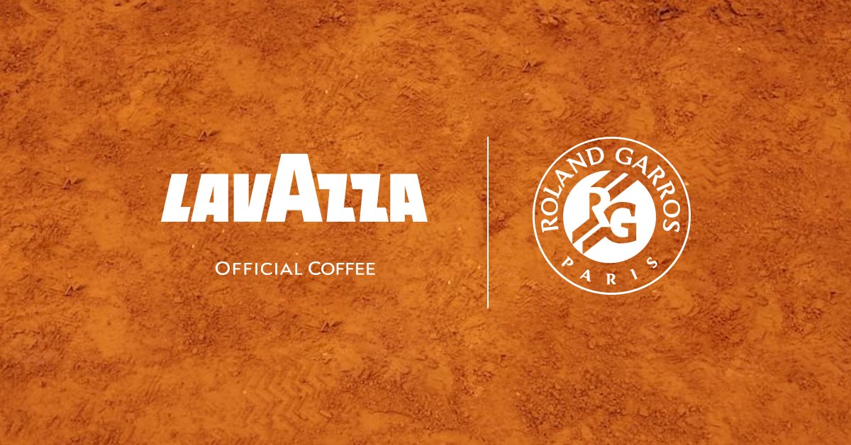 lavazzagroup's tweet photo. Energia, tradizione, passione per l'eccellenza.

Sono i valori che accomunano il mondo del tennis e quello del #caffè e che ci rendono orgogliosi di essere partner, anche quest’anno, di #RolandGarros. https://t.co/y7e8qyGYxv