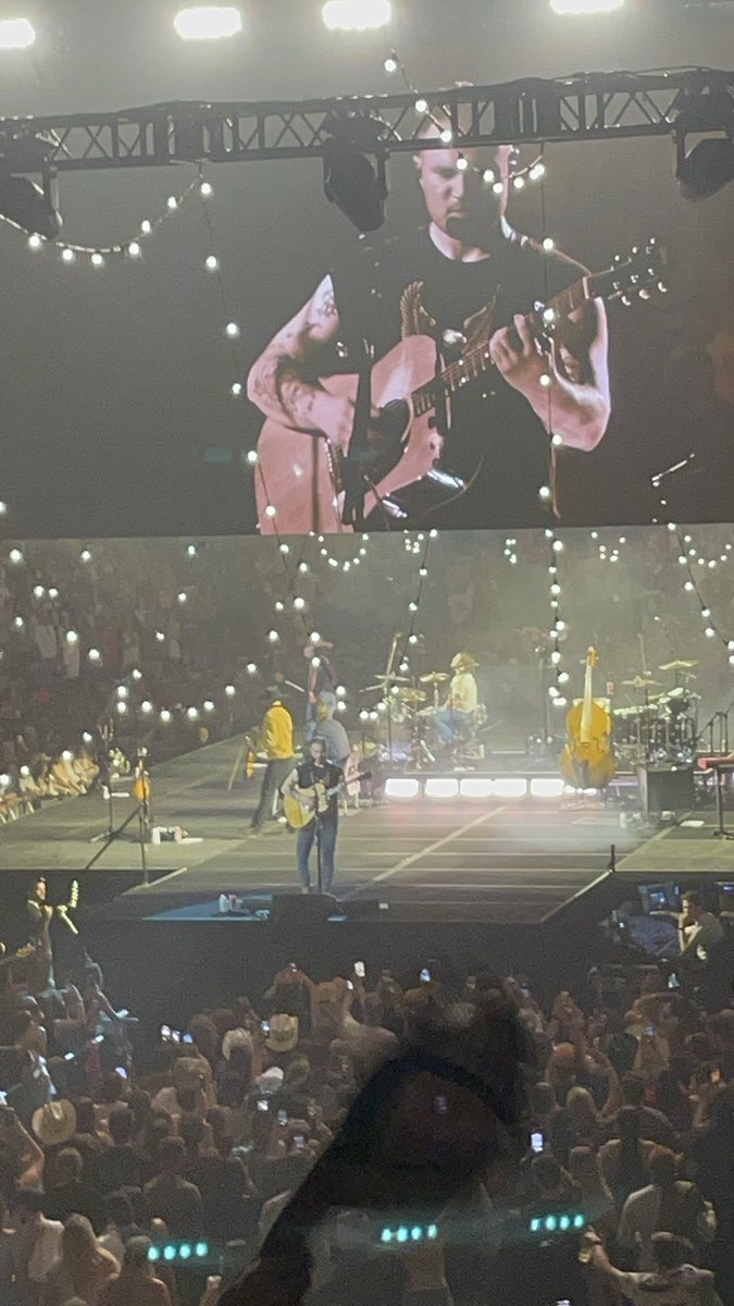 jenlwallace's tweet photo. @zachlanebryan Awesome show!!! @zachlanebryan https://t.co/gApaTrmNkH