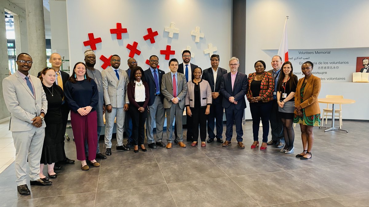 JimC_HRH's tweet photo. #WHA76:  A pleasure to meet representatives from @_AfricanUnion @AfricaCDC @CarterCenter @GlobalFund @join_chic  @ifrc @UNAIDS @UNICEF @USAID to align &amp; advance our respective support to countries on Community Health Workers. #Protect #Invest #Together

🙏@petra_khoury as host. https://t.co/VybmsxmP1Q