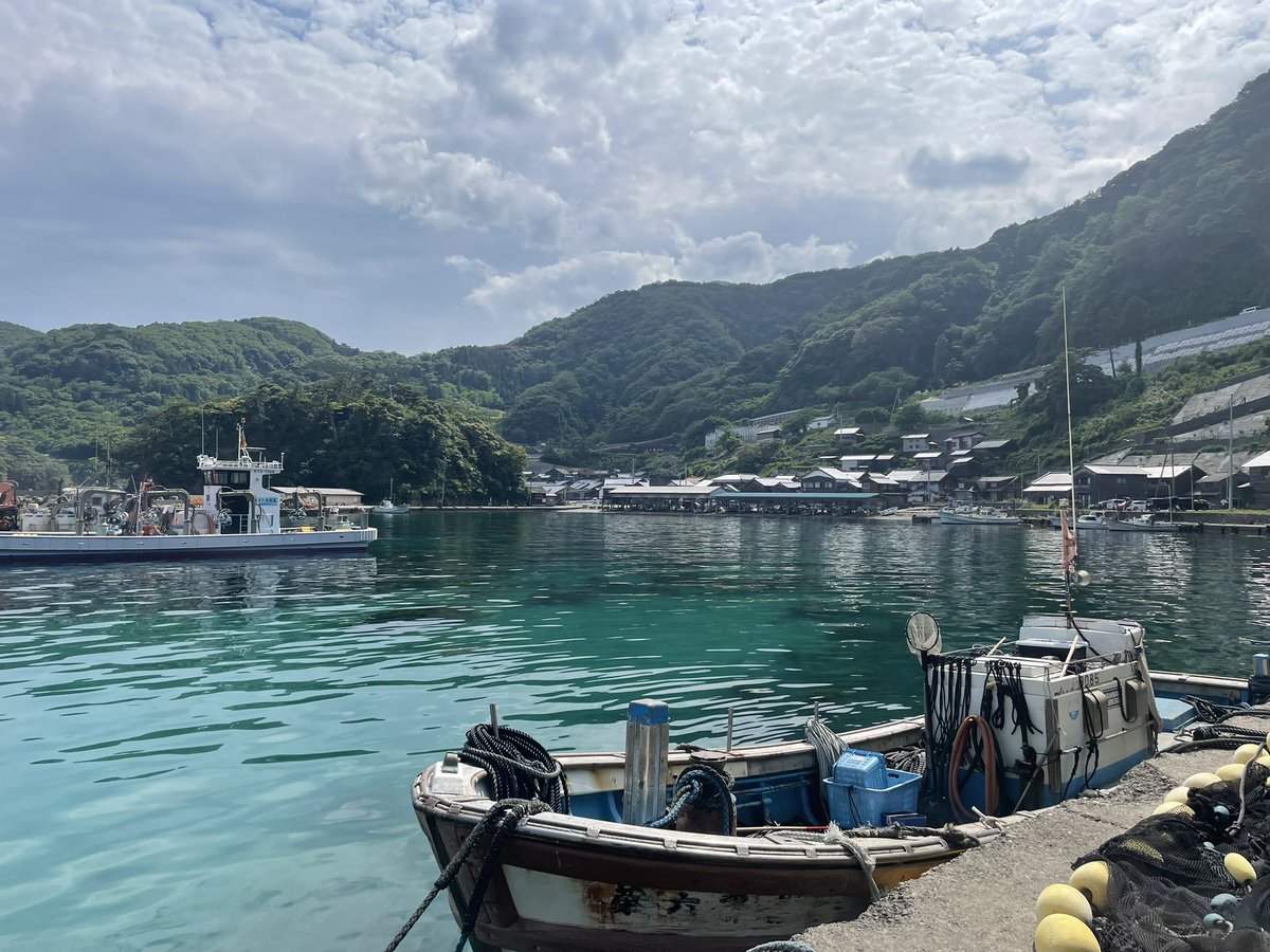 p8eks's tweet image. 京都・伊根にある蒲入水産で初めての #おてつたび 中！
海見ながら食べる新鮮な海鮮丼が最高においしい🐟