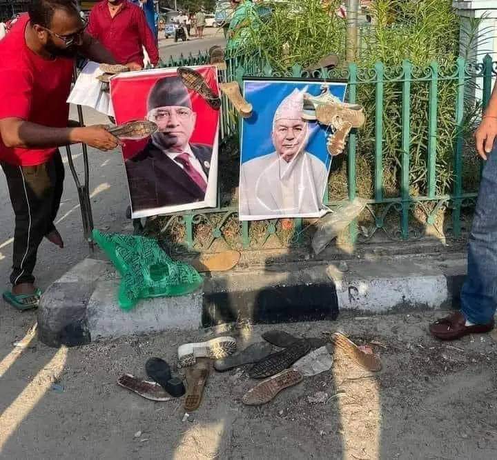 गणतन्त्रका राजाहरुलाई जनताद्वारा सम्मान !🤣

<a href="/cmprachanda/">☭ Comrade Prachanda</a> 
<a href="/RcPaudelNepal/">Ram Chandra Paudel</a>