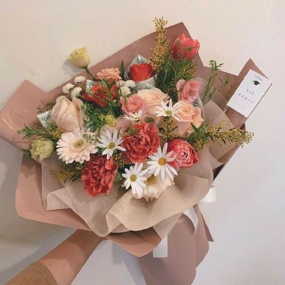 zhouyirano's tweet photo. @llimsemi happiest birthday to you, noona! You’re one of a kind and deserve everything that this special day brings! 🍰 https://t.co/eYBr1ZzlMI