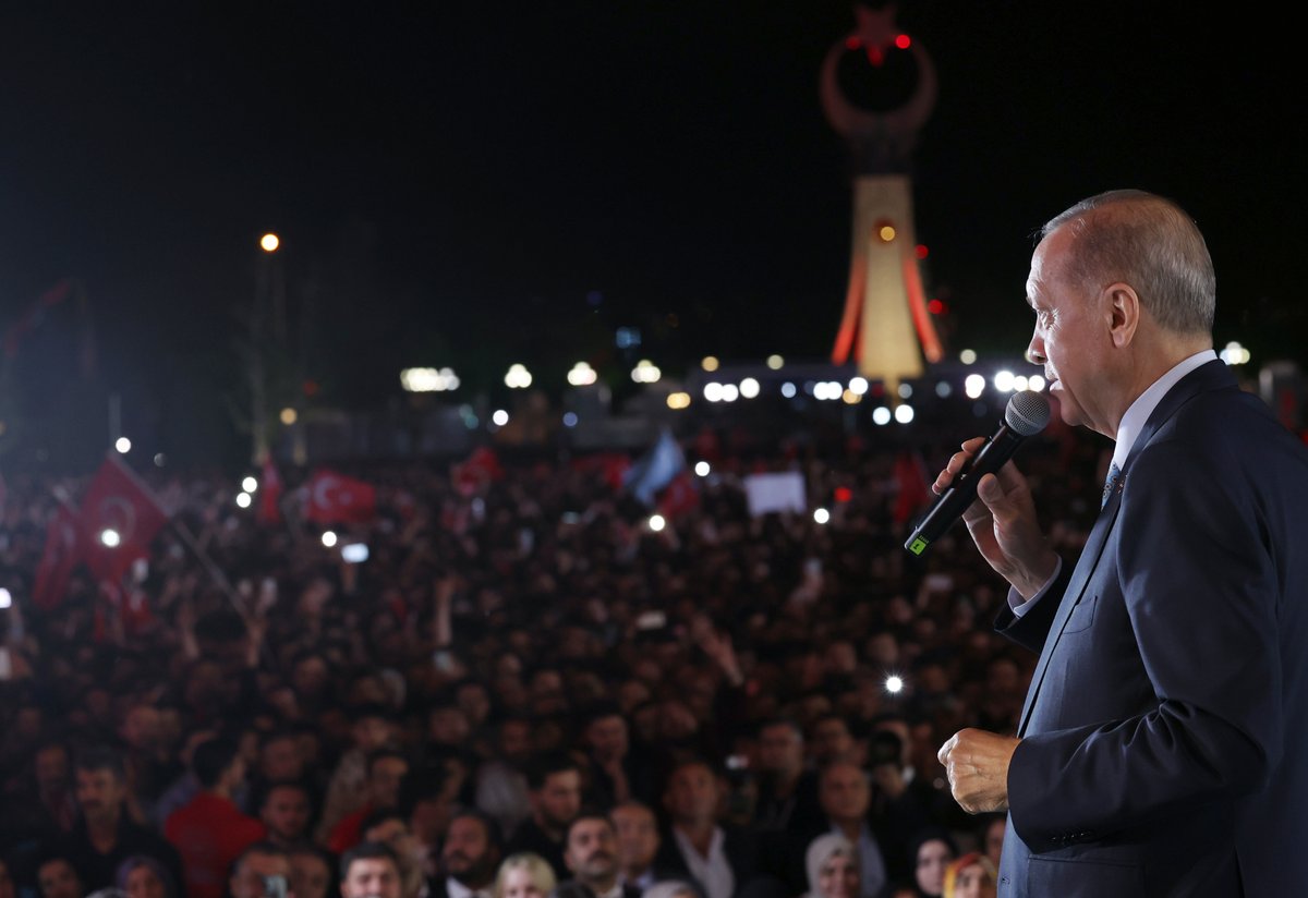 13. Cumhurbaşkanlığı seçim  sonucu,
vatanımıza, milletimize ve devletimize hayırlı olsun.
Üsküdar Rizeliler Derneği olarak; 
Cumhurbaşkanımız, Hemşehrimiz,
Sayın Recep Tayyip ERDOĞAN’ ı tebrik ediyor hayırlı ve başarılı hizmetlerin daim olmasını diliyoruz.