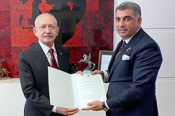 teyakkuzhaber's tweet photo. CHP milletvekili Gürsel Erol:

"Biz genel başkanımızın genel başkanlığını asla tartışmaya açmayacağız, genel başkanımızın yanında yer alacağız." https://t.co/BS3yXSZq4b