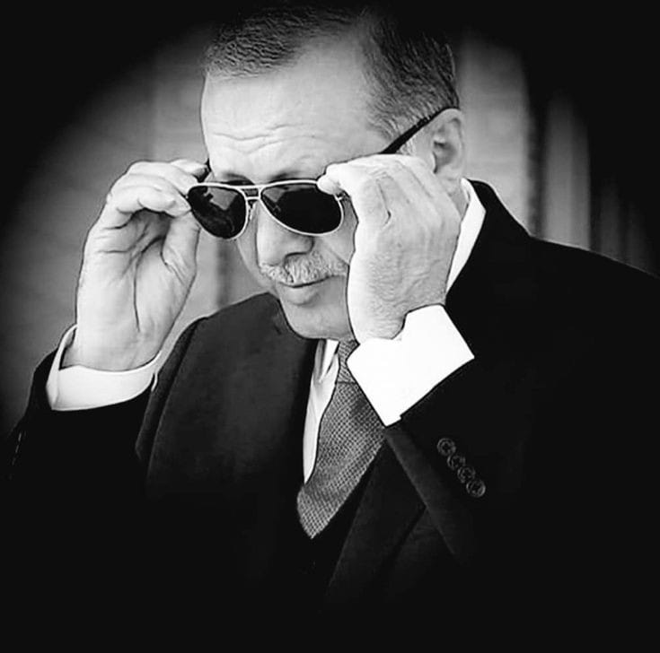 Minareler süngü, kubbeler miğfer,
Camiler kışlamız, müminler asker,
Bu ilahi ordu dinimi bekler,

Allahu Ekber, Allahu Ekber☝🏻

#YaDevletBaşaYaKuzgunLeşe
Emine Erdoğan / Halk/Ahsen  Akşener
İyi Parti / Rıdvan Dilmen / Portakal
#HAKKIMIHELALETMİYORUM