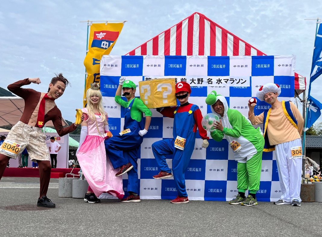 Tomosou_kai's tweet photo. 今年も名水マラソンに参加してきました🏃✨✨
今回はマリオコスで🍄🌟 https://t.co/yoTMCSj1w7